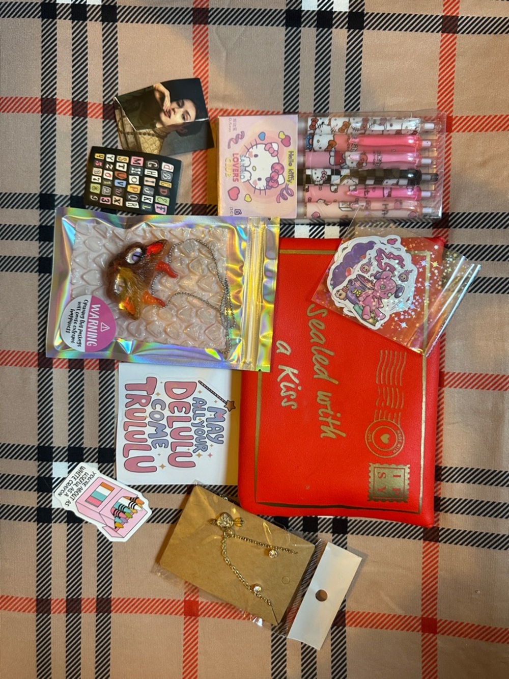 GIFT BAG (in Red) ft. Maribelle 🐱